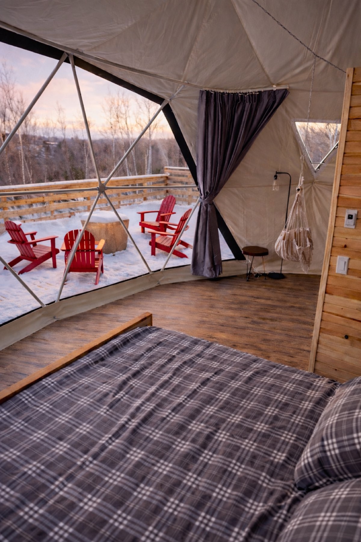 King bed positioned beneath the panoramic dome window